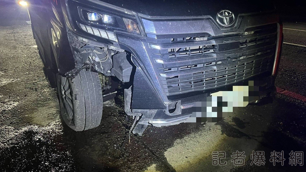 黃偉哲驚傳國道出車禍 車頭慘況曝