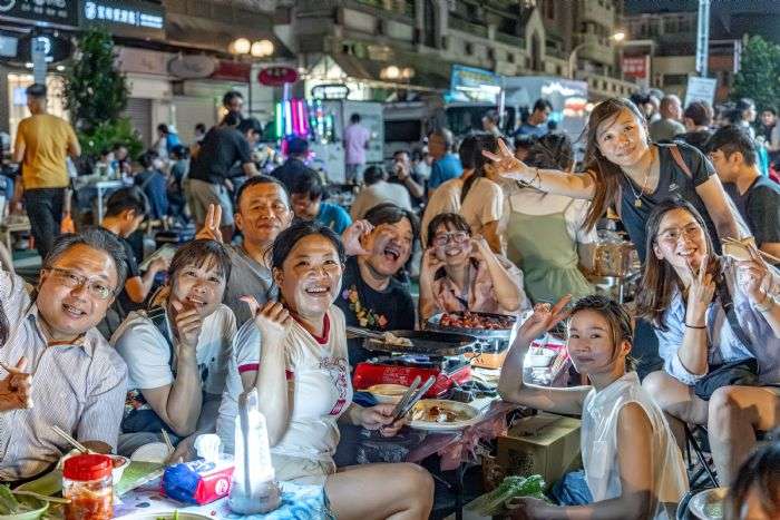 全台規模最大 中壢萬人封街烤肉熱鬧登場 20240917232111529 1