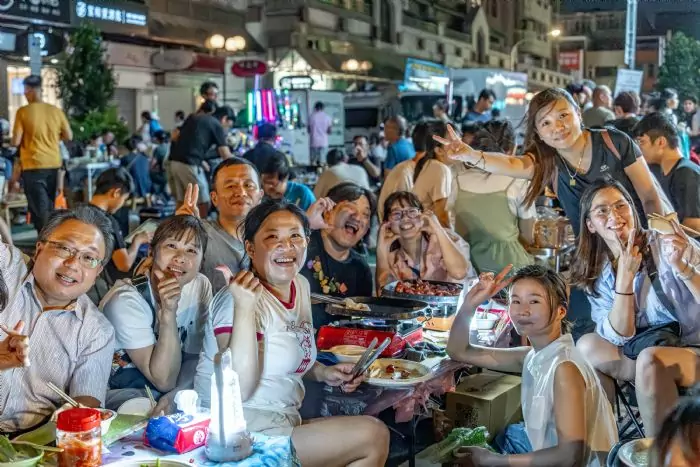 全台規模最大 中壢萬人封街烤肉熱鬧登場 全台規模最大 中壢萬人封街烤肉熱鬧登場