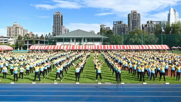 桃市早覺會辦理長青友愛運動聯歡活動 8000人齊做體操展現健康活力 桃市早覺會辦理長青友愛運動聯歡活動 8000人齊做體操展現健康活力