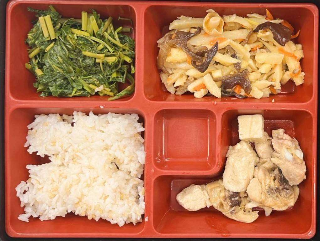 桃園在地綠竹筍入菜 學生開心享用營養午餐 349293