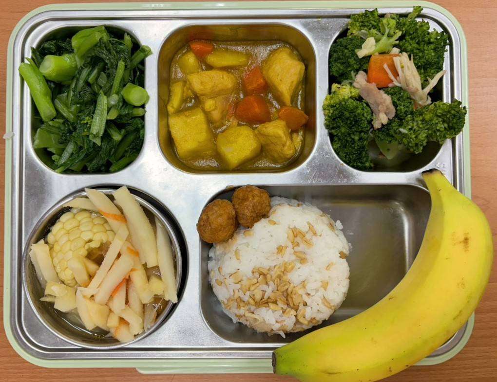 桃園在地綠竹筍入菜 學生開心享用營養午餐 349298