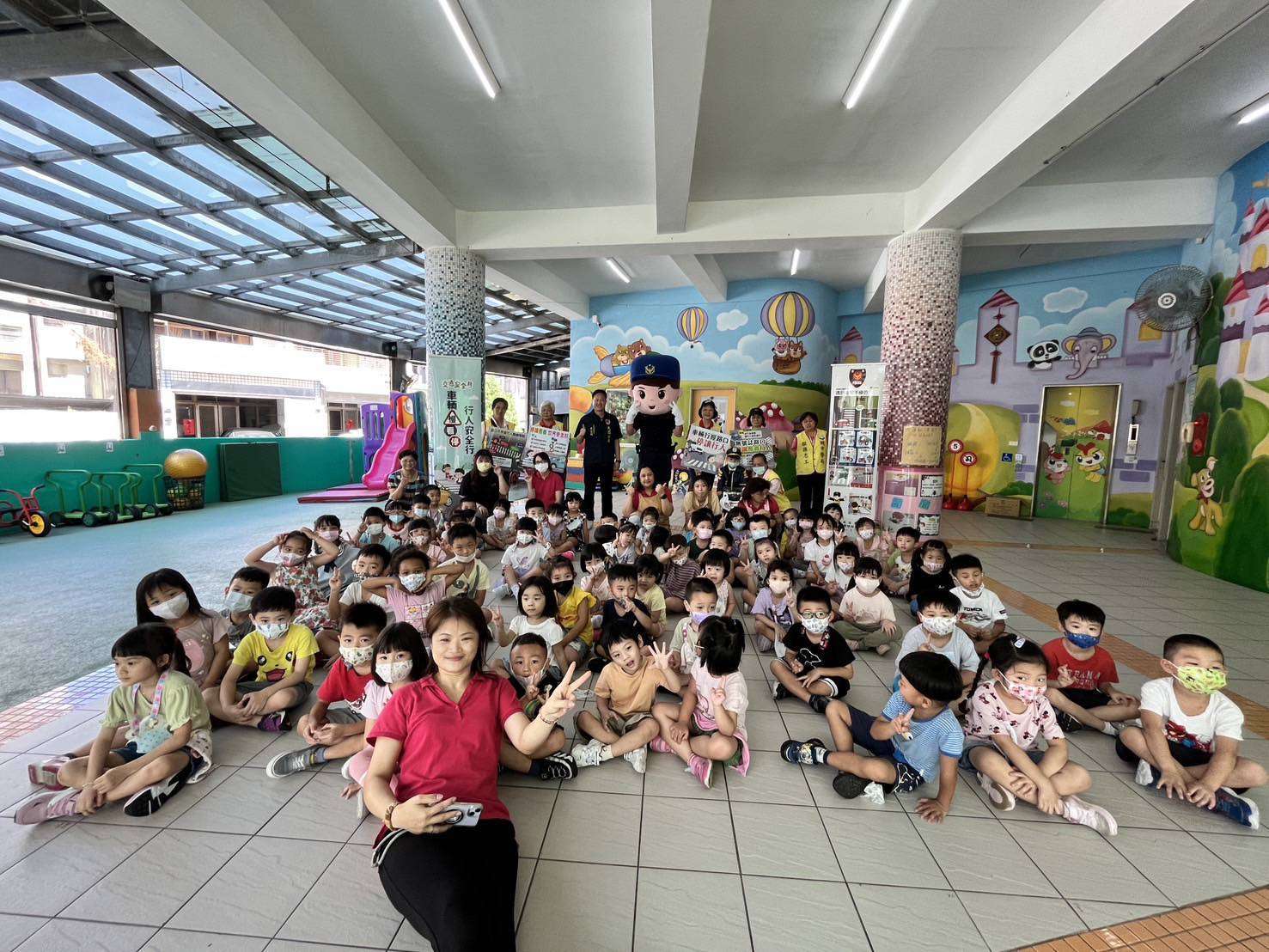 大園警前進幼兒園宣導 趣味闖關強化學童交安觀念 407575 0