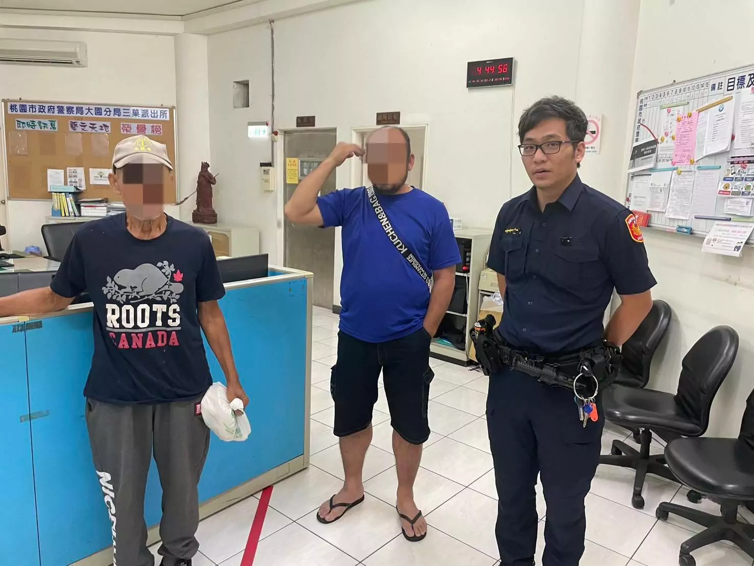 7旬翁1原因清晨徘徊街頭 大園警暖心助團圓 7旬翁1原因清晨徘徊街頭 大園警暖心助團圓