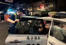 鼻酸!7旬失智翁忘記老伴過世 深夜偷溜出門找人