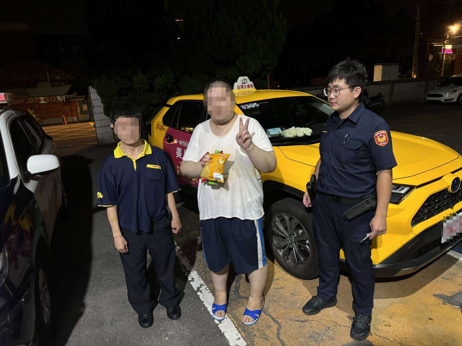 身心障男獨自外出迷途 大園警、計程車運將暖心伸援 410386 0