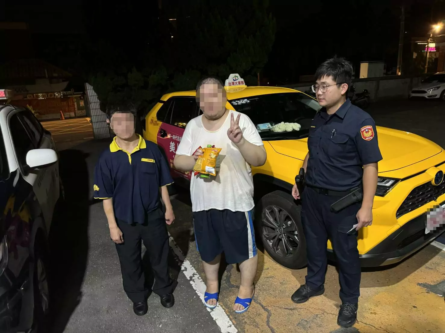 身心障男獨自外出迷途 大園警、計程車運將暖心伸援 身心障男獨自外出迷途 大園警、計程車運將暖心伸援
