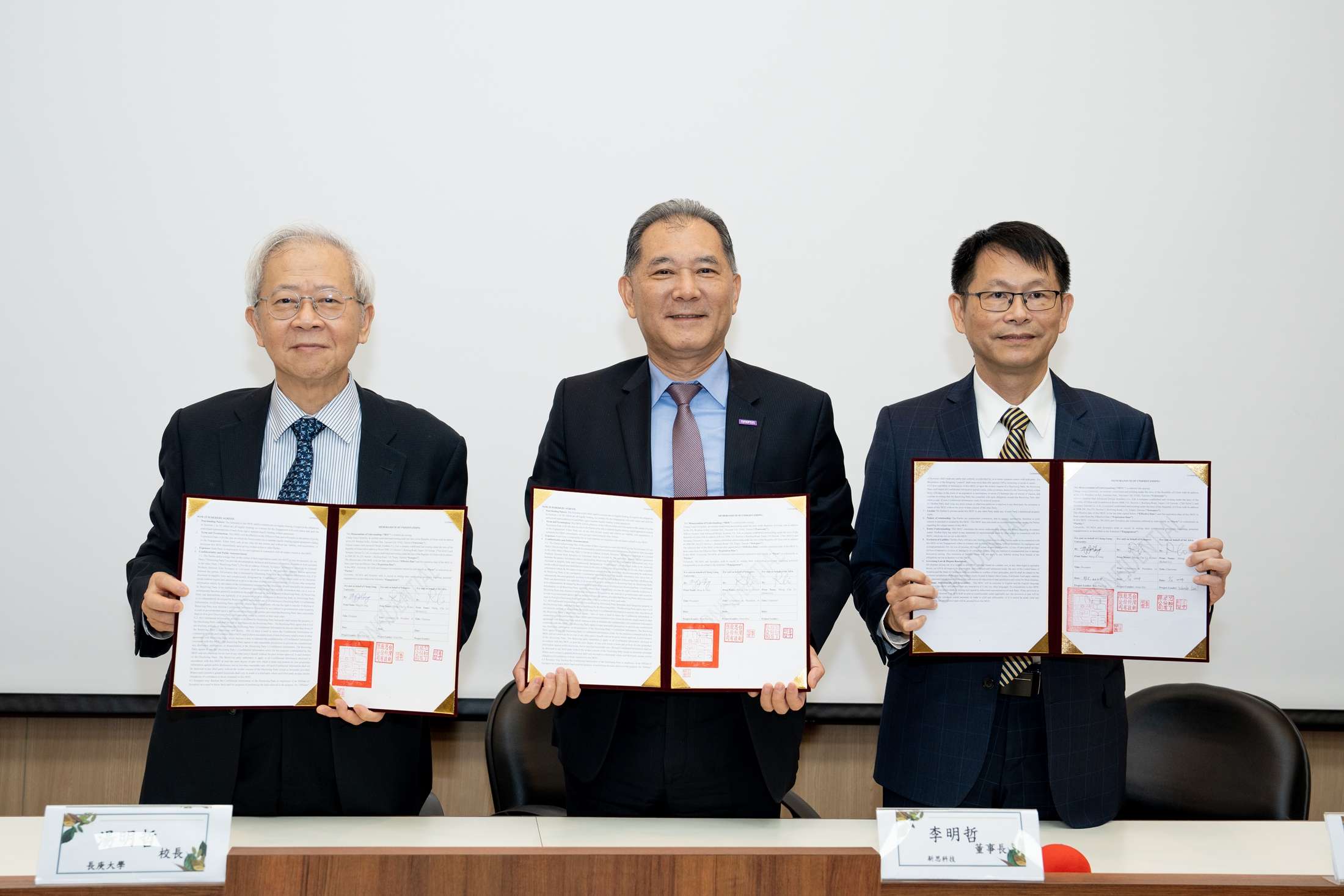 長庚大學與企業簽署合作備忘錄 培育高端IC設計人才 44fkiiuio