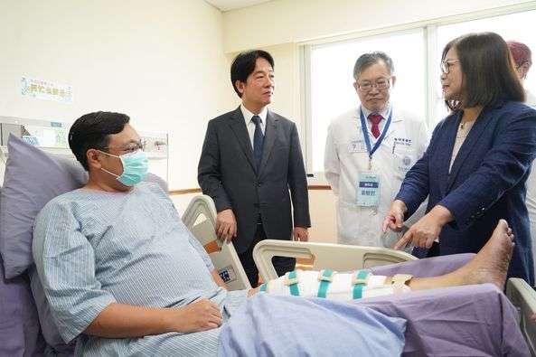 海巡隊長躺病床指揮救援 幻象戰機飛官墜海平安獲救 459136982 1079367600213108 2907519926395430887 n