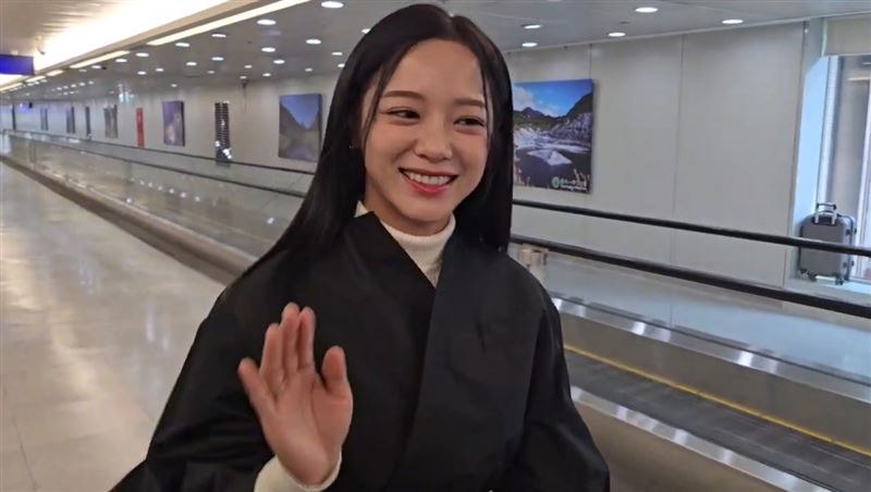 金世正穿高領毛衣來台 出席品牌活動