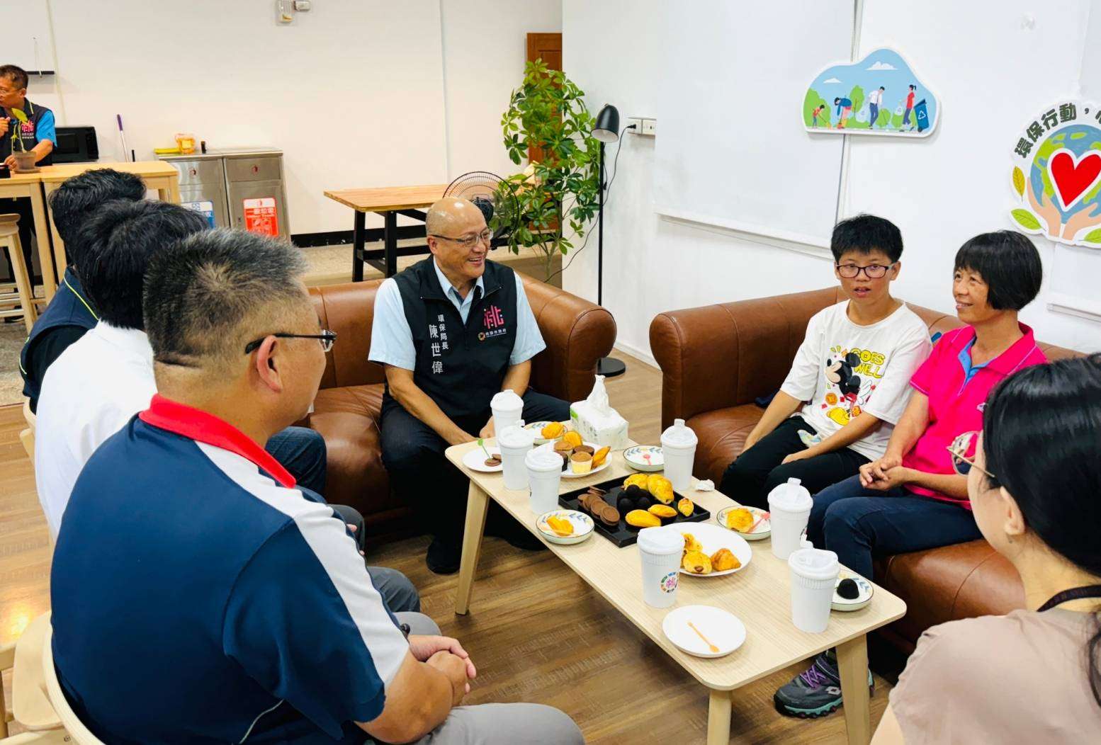 桃環局攜手企業關懷資收個體戶 中秋前夕贈送愛心物資 580246 0