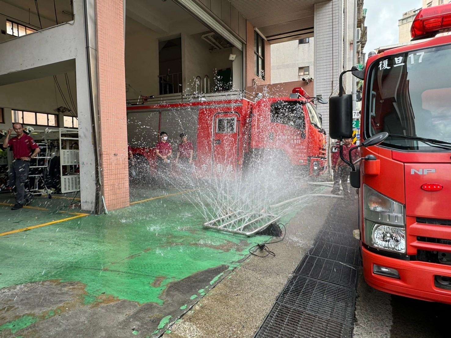 桃消復旦分隊電動車滅火神器 強化消防員救災安全 765c98ca 80ba 4ff7 a1b1 f512f68affcc 0