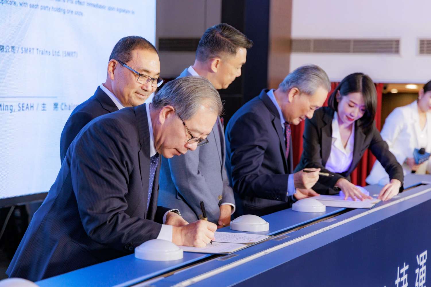 捷運聯盟與新加坡SMRT集團簽署合作備忘錄 與國際接軌相互汲取成功經驗 794287 0