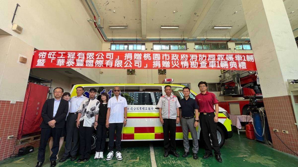企業捐贈桃消第三大隊災情勘查車、救護車 消防員如虎添翼 997398 0