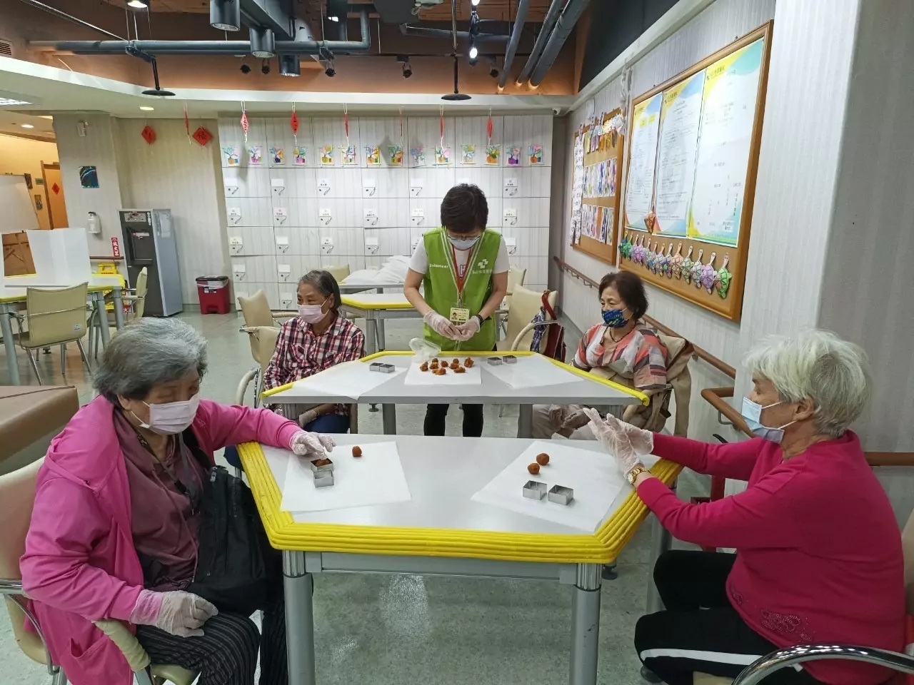 部桃日照中心迎中秋 長輩DIY低糖糕點 部桃日照中心迎中秋 長輩DIY低糖糕點