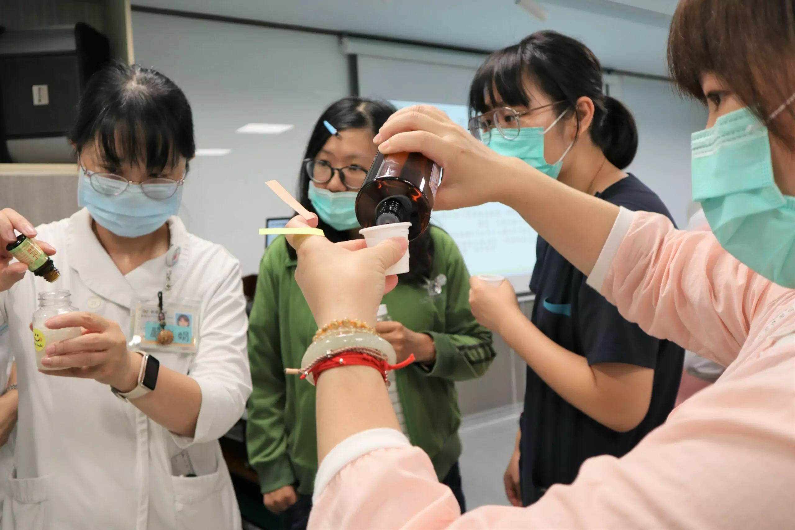 部桃推出芳療舒壓課程 助護理人員緩解壓力、提升職場幸福感 部桃推出芳療舒壓課程 助護理人員緩解壓力、提升職場幸福感