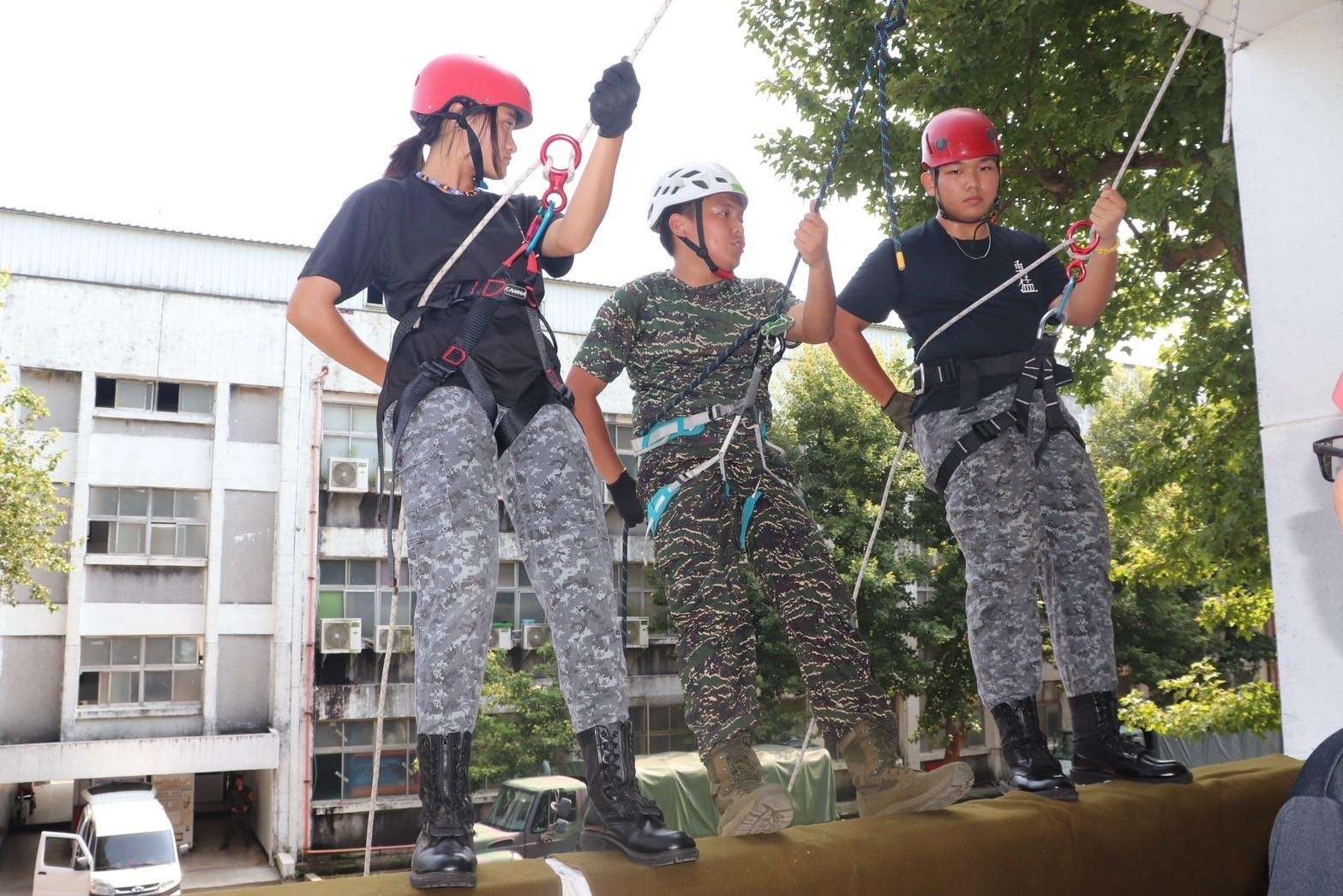 清華高中國軍專班體驗部隊實務 培養「文武合一」青年 LINE ALBUM 2024.8.28 1 240829 169