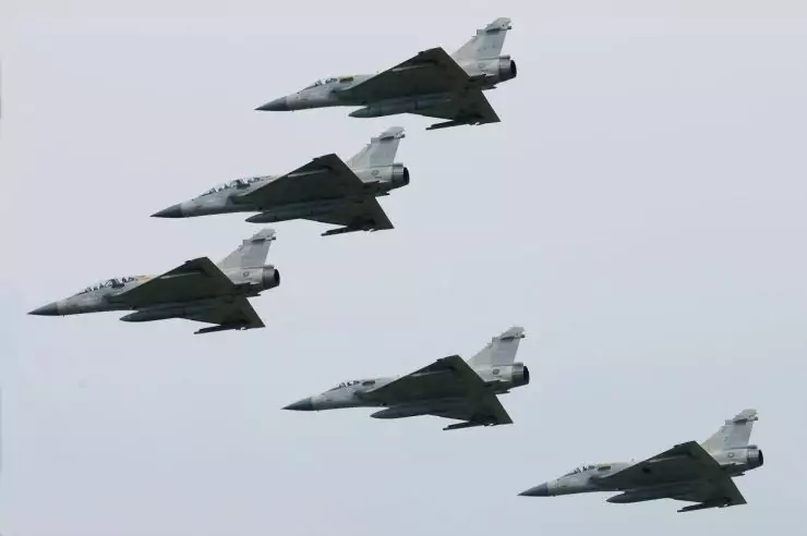 幻象戰機動力失效 飛官彈射落海獲救 幻象戰機動力失效 飛官彈射落海獲救