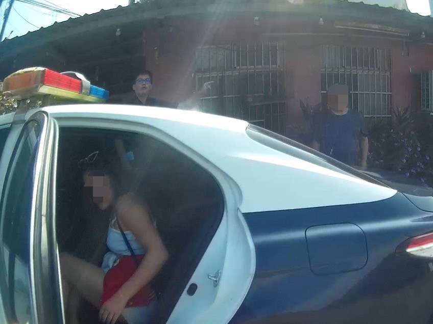 台灣最美的風景!俄籍旅客迷途 龍潭警及時伸援 S 11444468 0