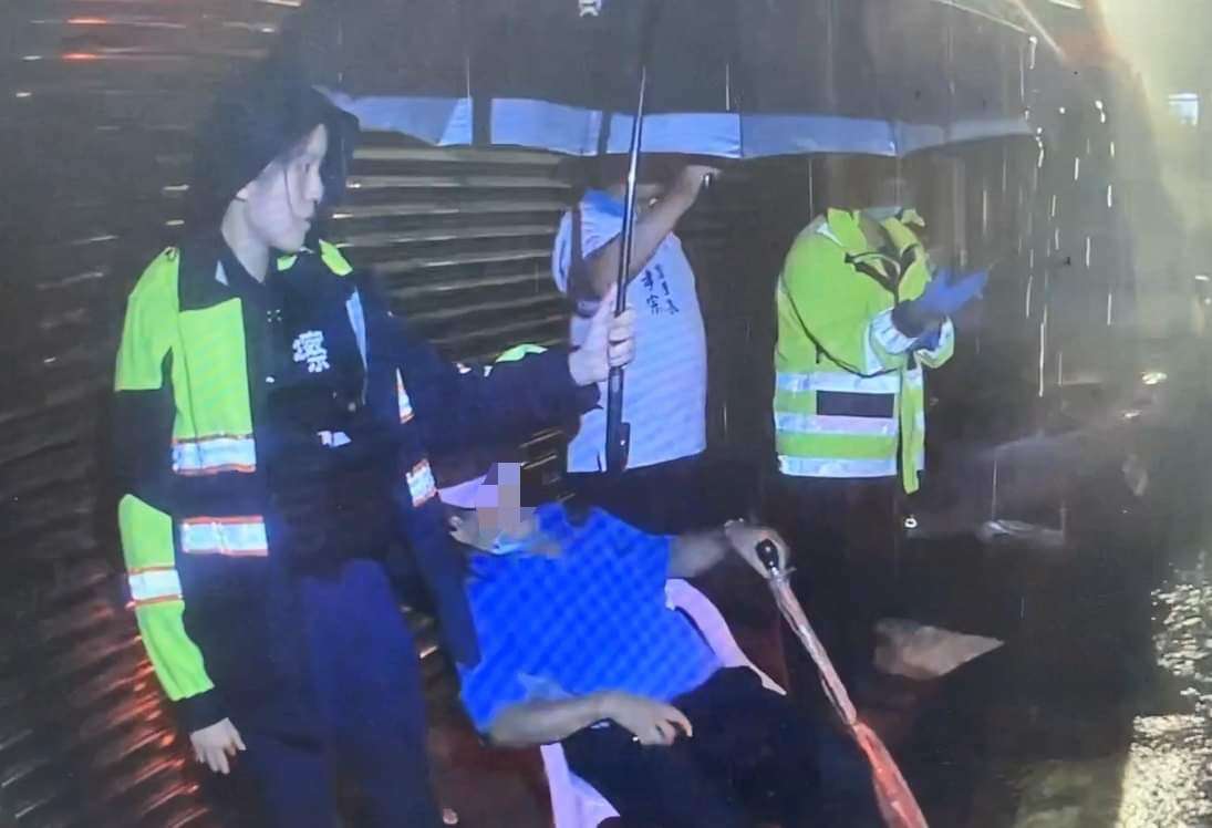 7旬翁摔車被路人誤會酒駕 龍潭警曝真相 S 11617615 0