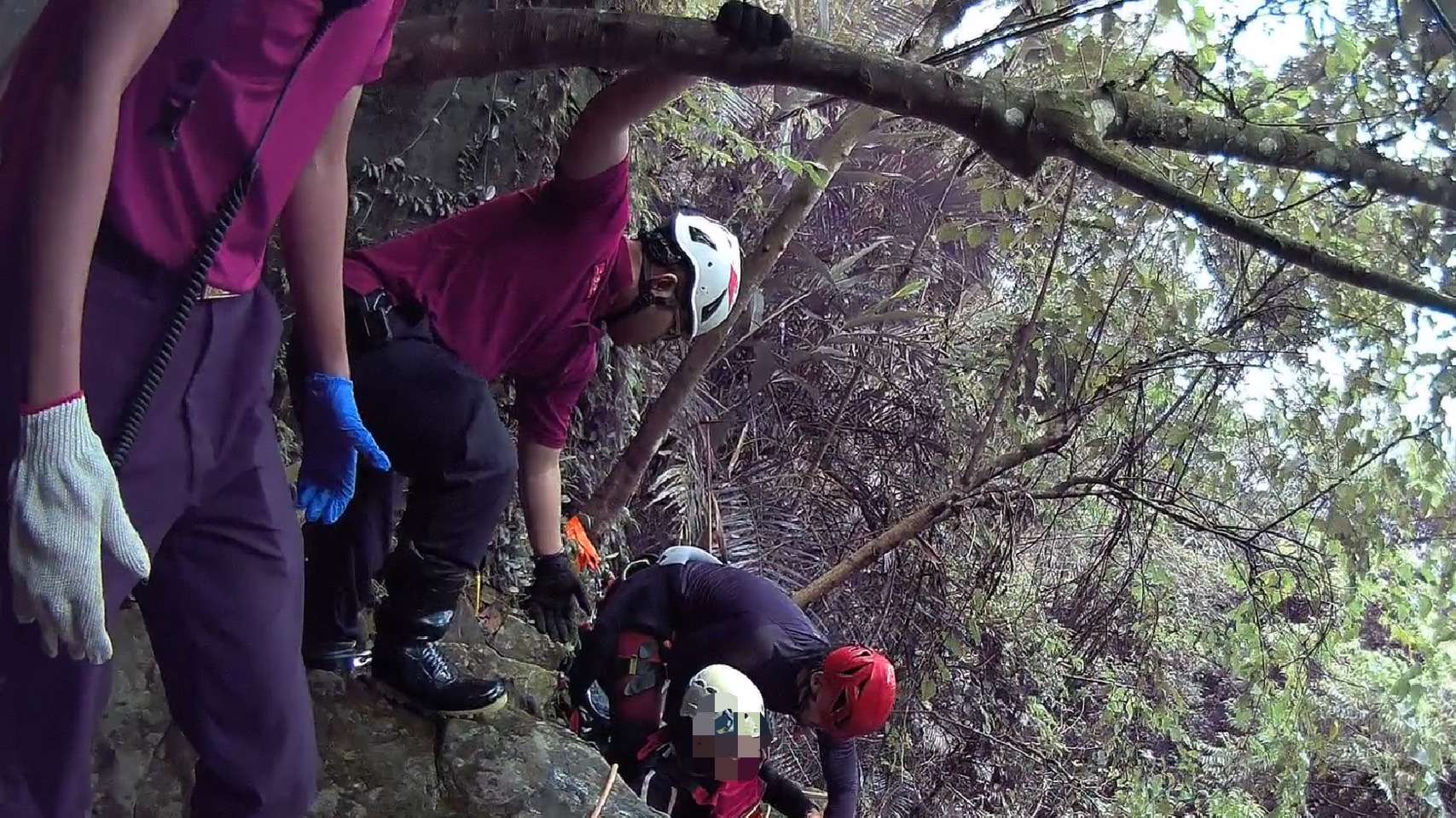 山羊峽谷溯溪1人墜谷 桃消復興分隊涉水救援 S 11633323