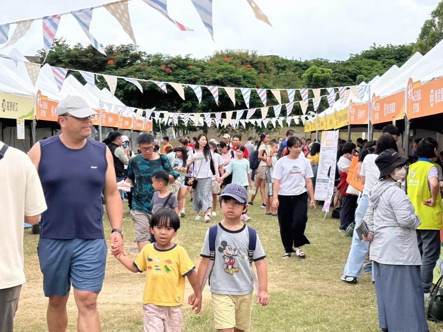 桃竹苗分署「秋日良品好市集」揭幕 庇護工場月餅與在地特色商品搶眼登場 S 133603493 0