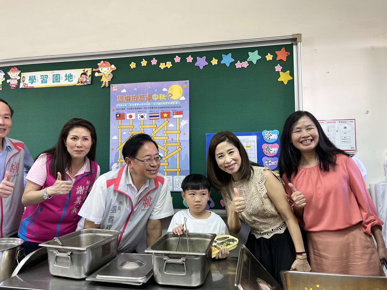 張善政與學生共進營養午餐 肯定校方提供優質餐食 S 172212248 0