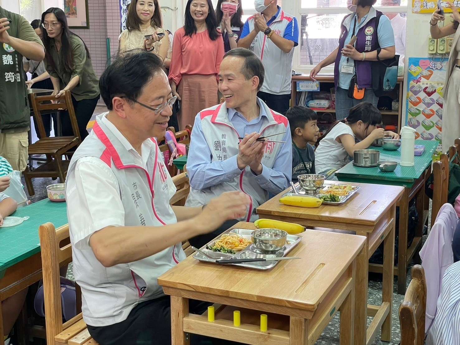 張善政與學生共進營養午餐 肯定校方提供優質餐食 S 31113232 0