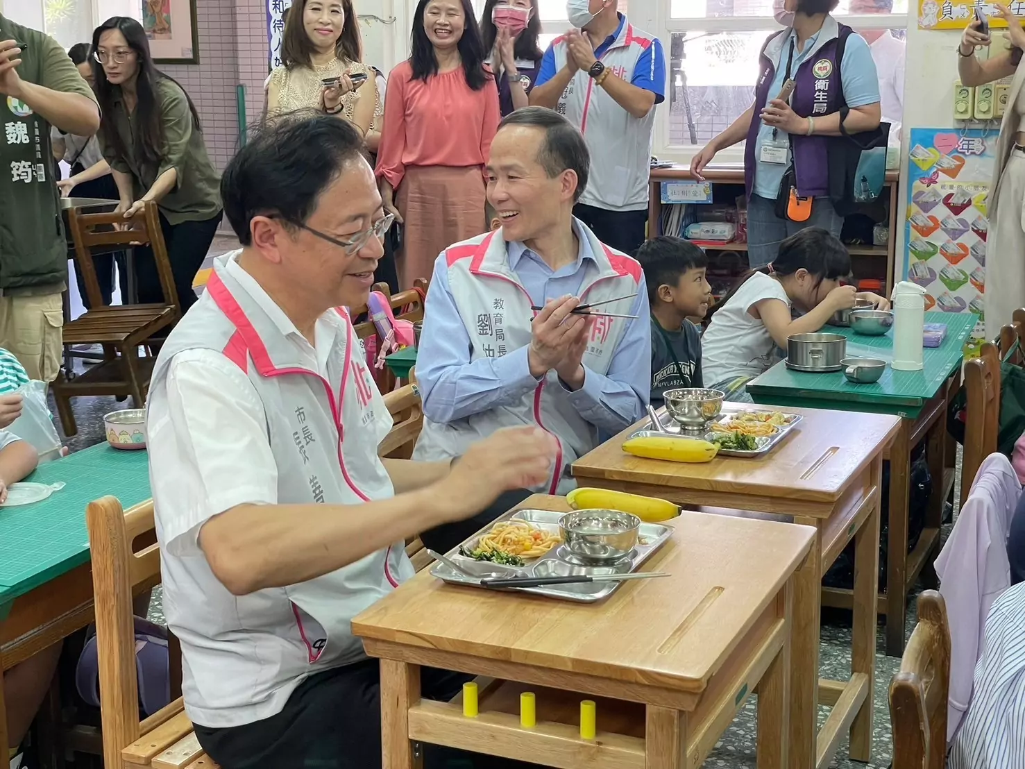 張善政與學生共進營養午餐 肯定校方提供優質餐食 S 31113232 0