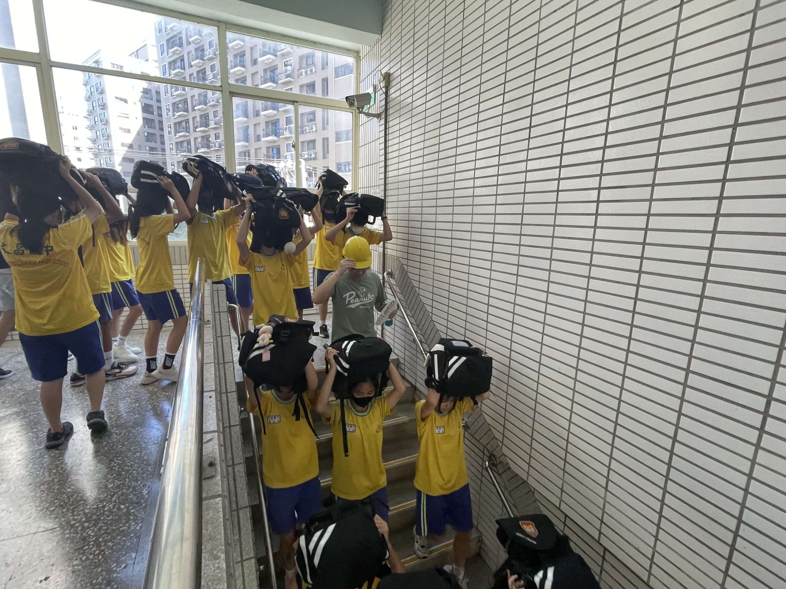 桃園教育局地震避難示範觀摩文昌國中登場 1300師生迅速完成疏散 S 31228267 scaled