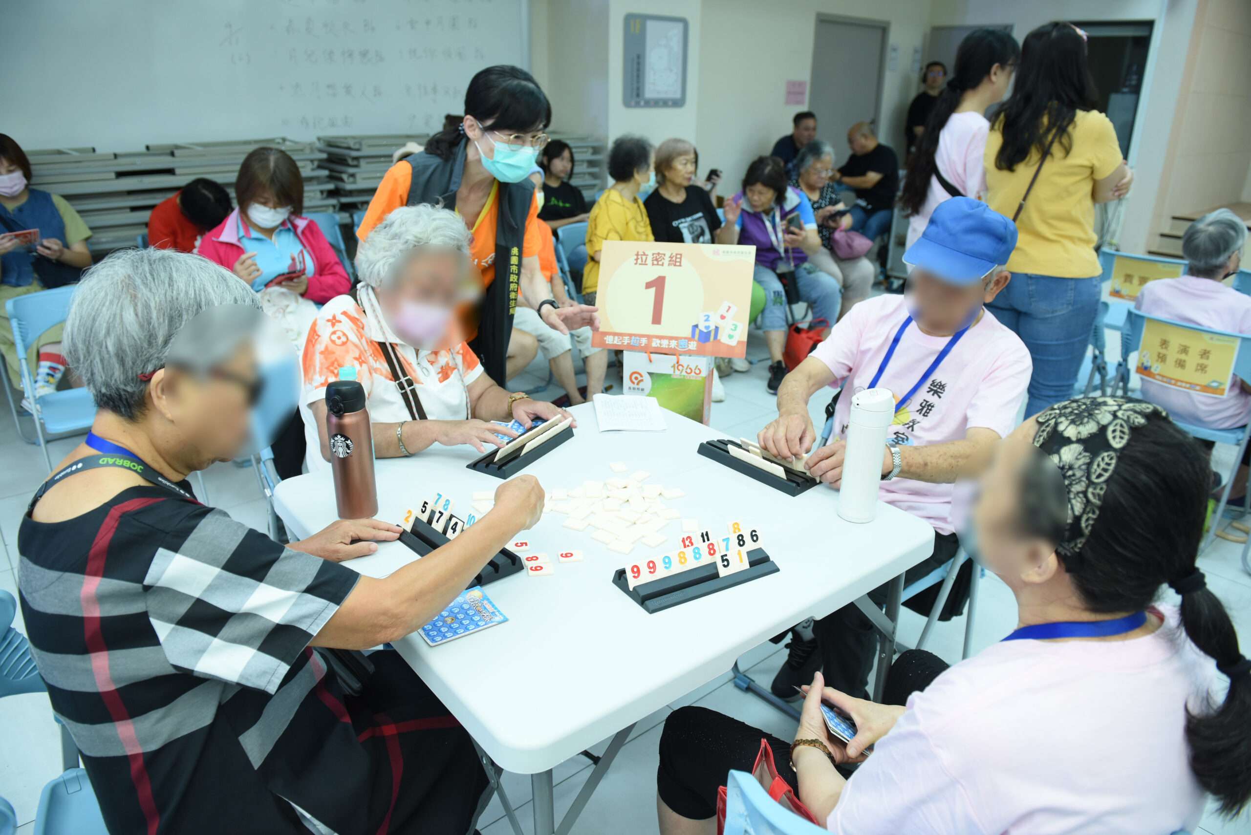 桃園衛生局啟動國際失智月活動 長輩表演太鼓、玩桌遊展現活力 S 3416075 scaled