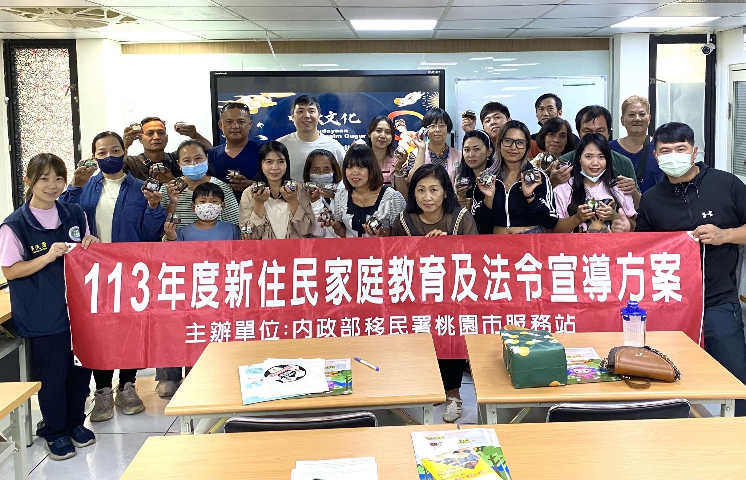 移民署桃園站舉辦法令宣導 邀新住民做冰皮月餅共度中秋佳節 S 46628876