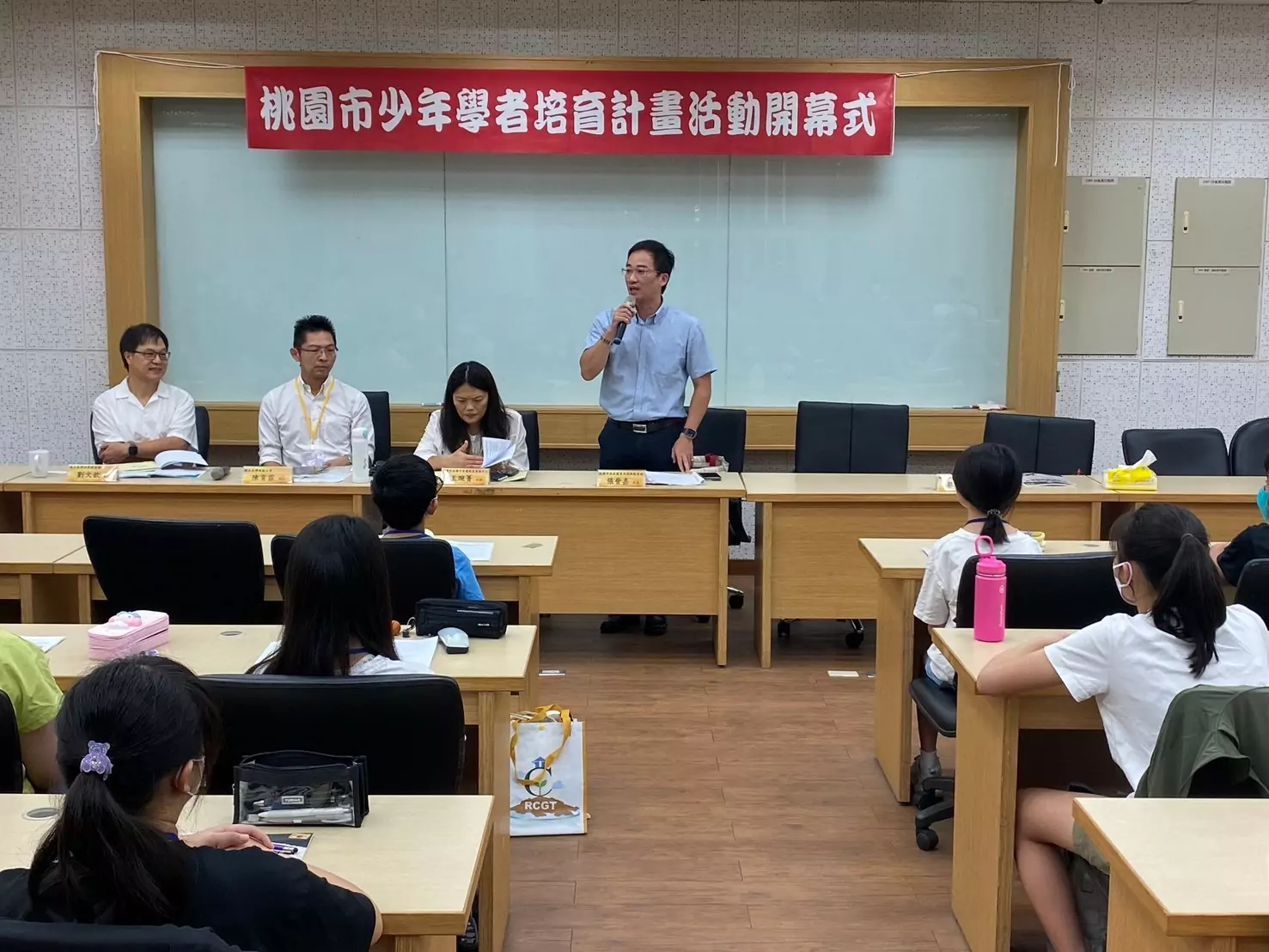 桃園教育局啟動少年學者培育計畫 拓展資優學生視野 S 8282422