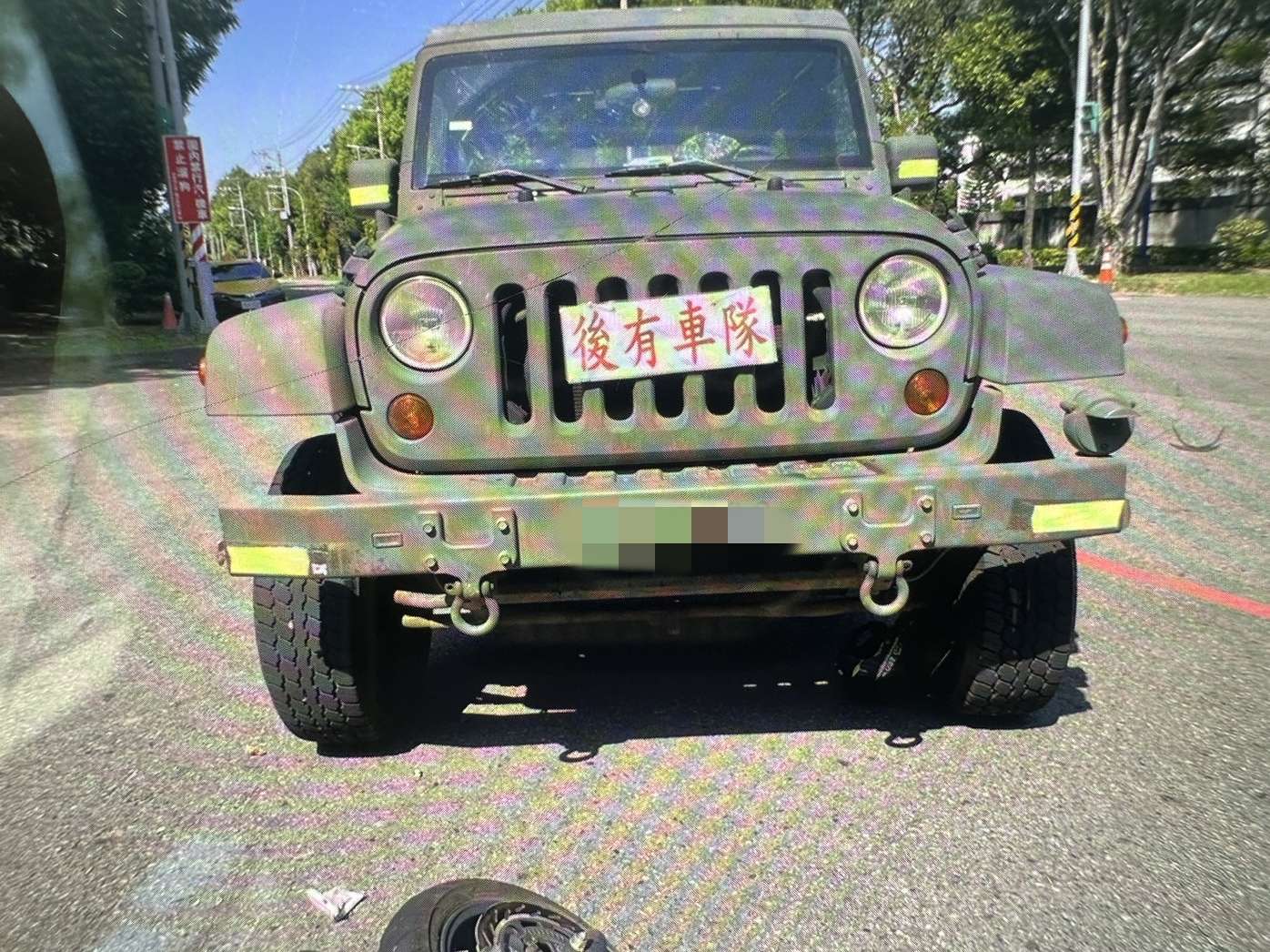 中壢龍游營區前軍車與機車碰撞 男騎士肋骨骨折 S 9511062 0