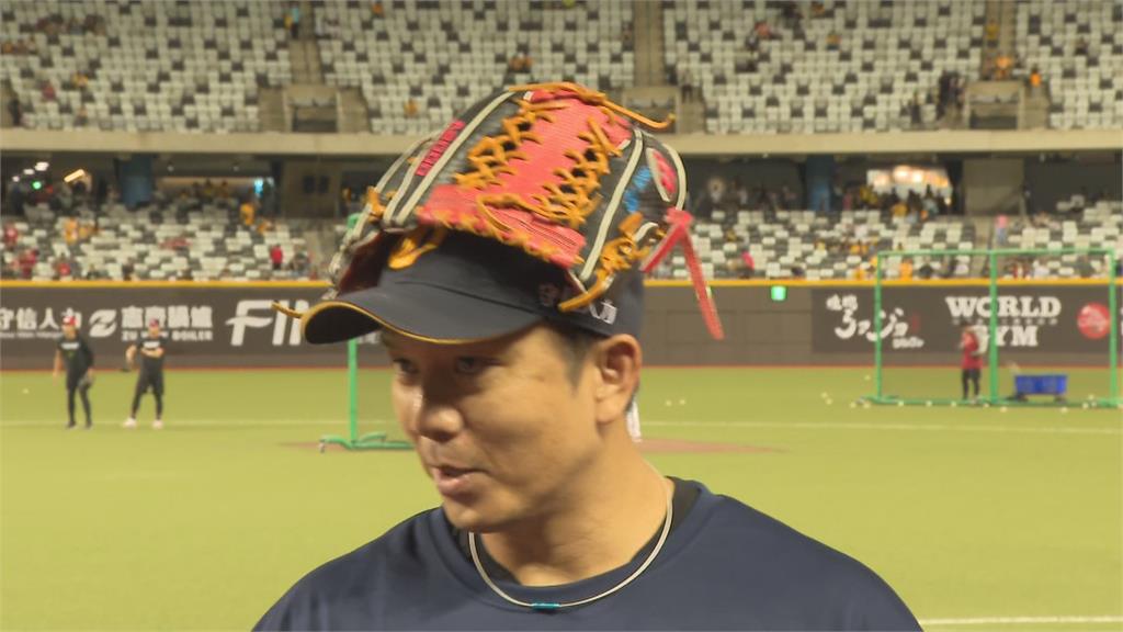 大巨蛋滿場球迷見證引退 周思齊:我覺得我很幸福