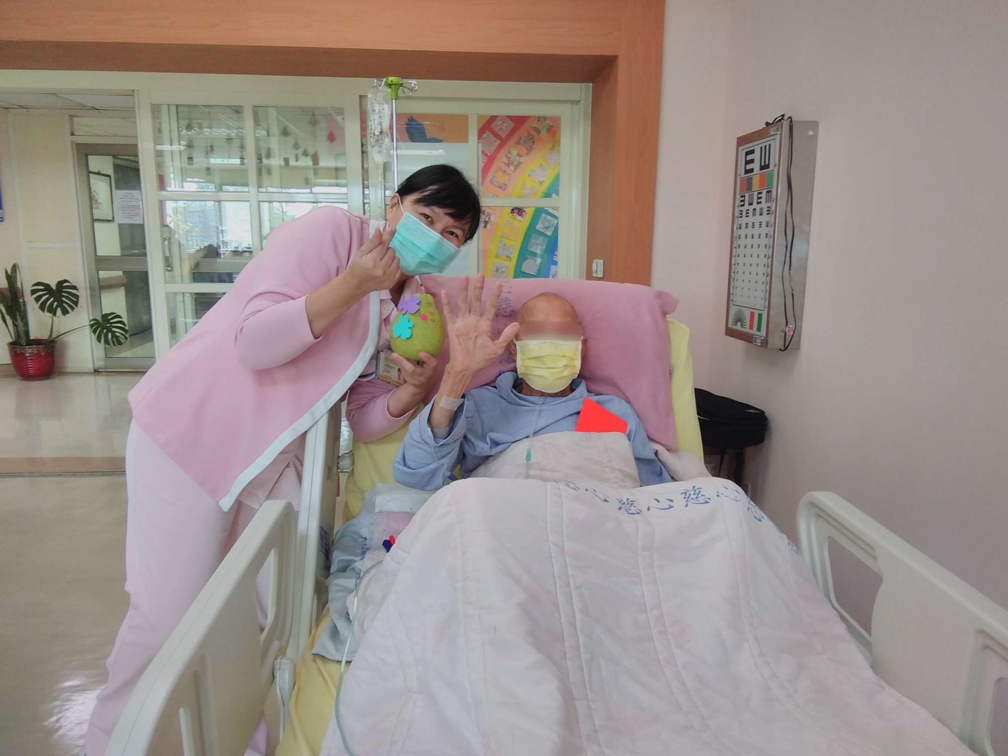 北榮桃園分院中秋活動溫馨登場 安寧病房患者、家屬用「柚子皮」傳愛