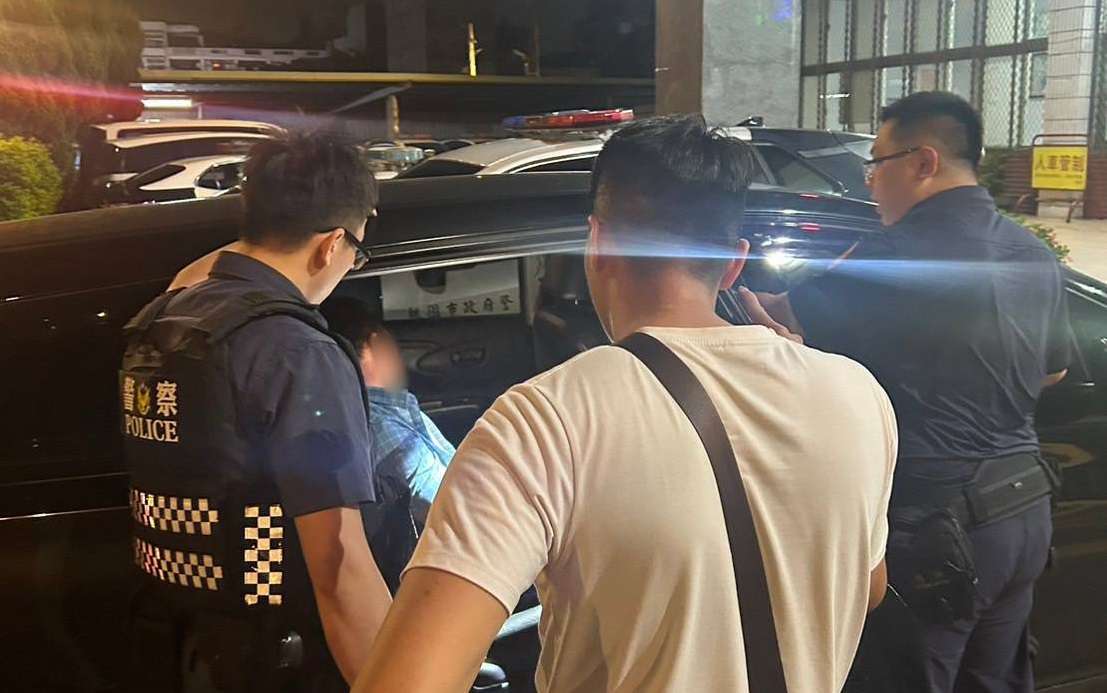 越南移工醉到叫不醒 大園警靠1招聯繫友人接回 hheedfu