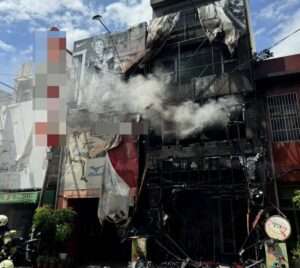 體育用品店燒毀 3男3女一度受困