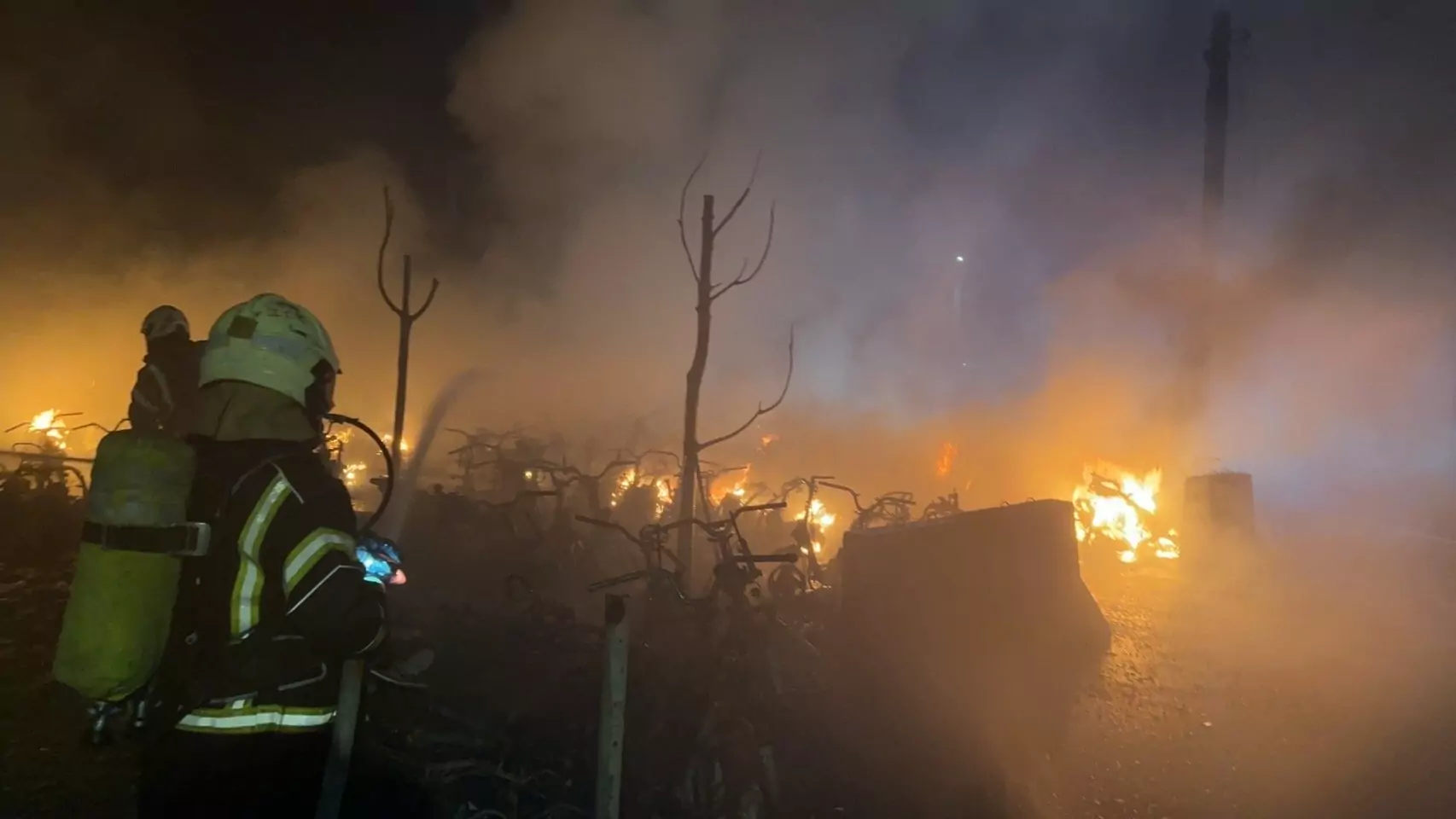 暗夜惡火燒毀84台機車 130名社區住戶緊急疏散 暗夜惡火燒毀84台機車 130名社區住戶緊急疏散