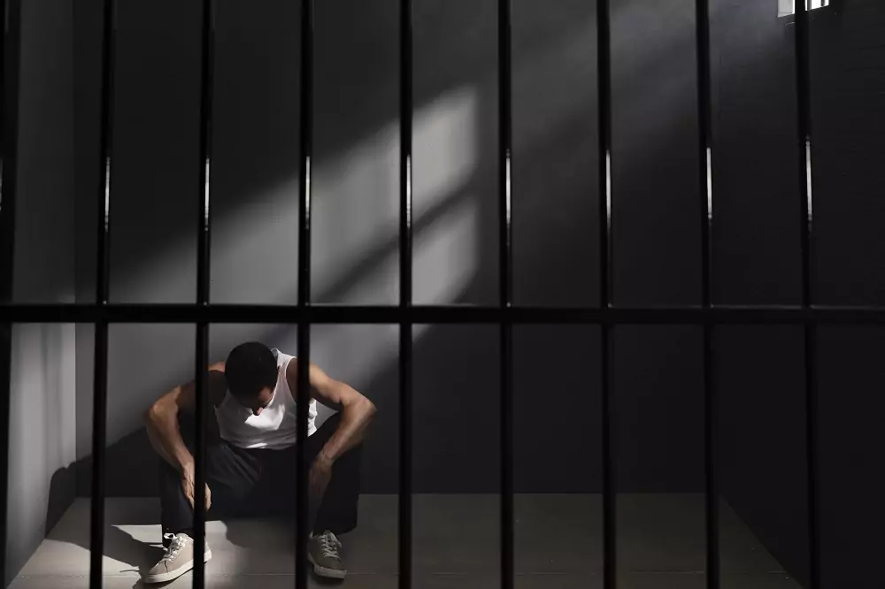37名死囚聲請釋憲 大法官判「死刑」有條件合憲 middle aged man spending time jail