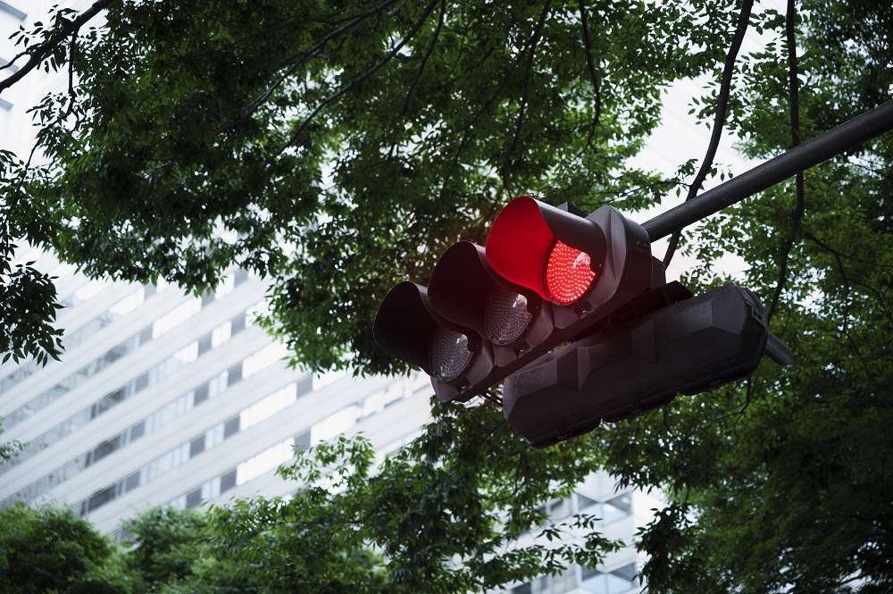 科技業員工闖紅燈、超速拒繳逾萬元罰鍰 遭桃園分署強制執行