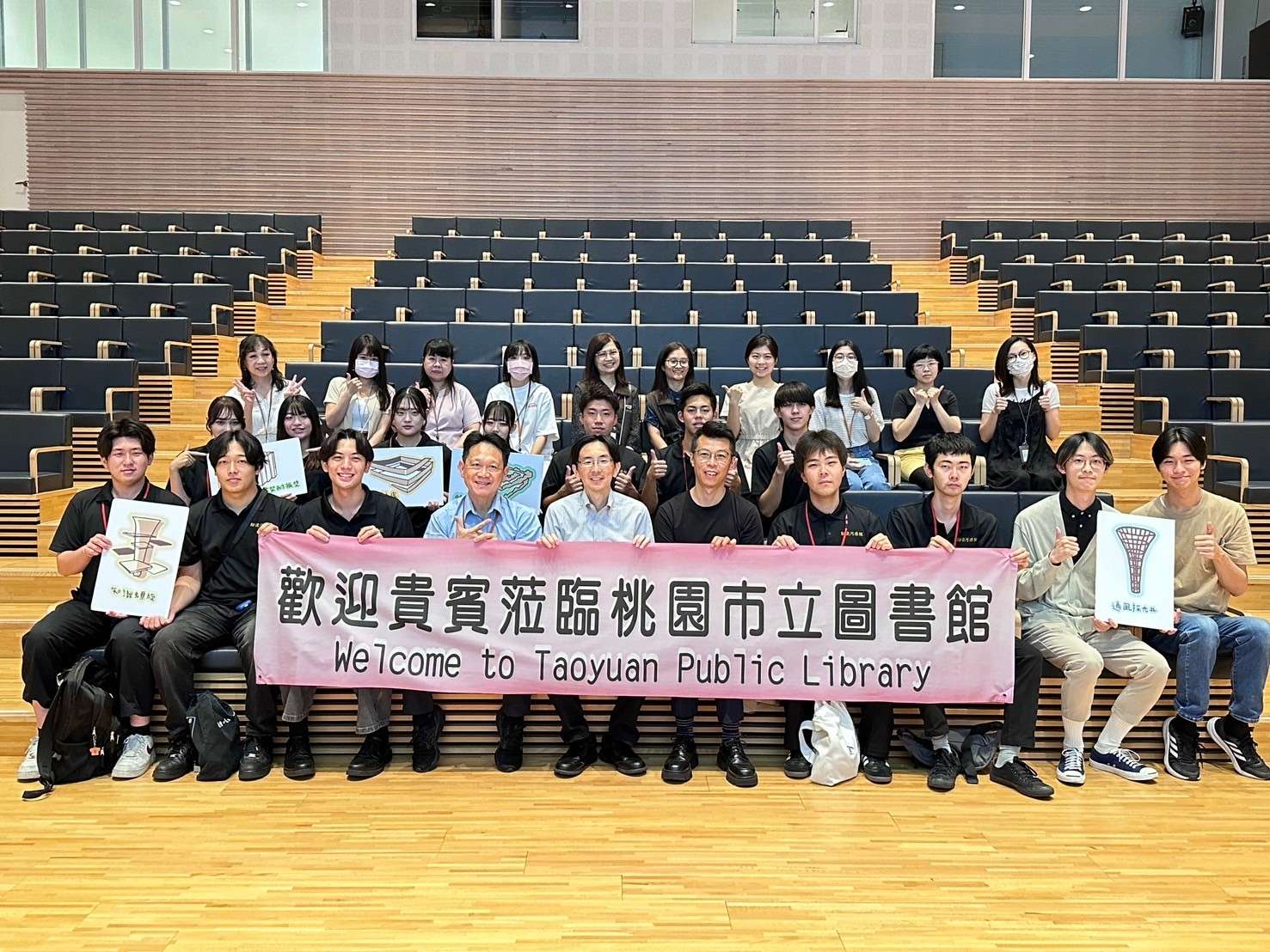 日本勅使河原研究室參訪桃市圖 施照輝:期待加深雙方交流 日本千葉商科大學人間社會學部到訪桃園市立圖書館總館進行國際交流 0