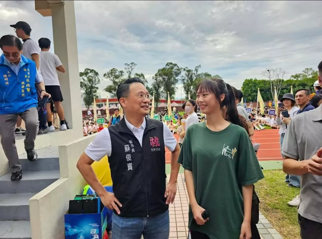 蘇俊賓獎勵刷新武陵跳高紀錄學生 手繪賀卡曝光 蘇俊賓獎勵刷新武陵跳高紀錄學生 手繪賀卡曝光