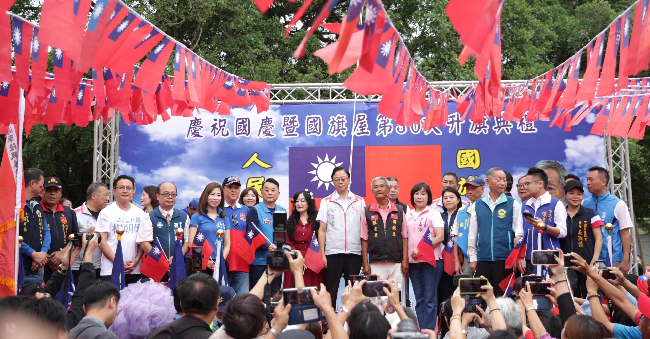 太極門神鼓陣響徹雙十慶典 國旗屋萬旗飄揚場面壯觀 1010圖二 scaled