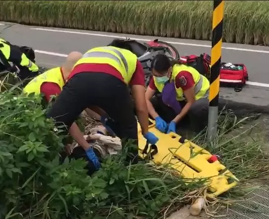 桃園青昇路交叉口驚魂車禍!兩騎士受傷送醫 桃園青昇路交叉口驚魂車禍!兩騎士受傷送醫