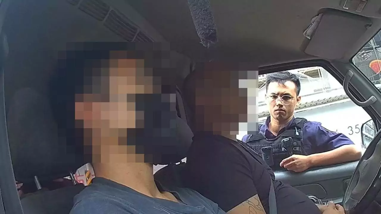 司機找路又違規遭警盯上 意外逮車內3人竟是「這身分」 司機找路又違規遭警盯上 意外逮車內3人竟是「這身分」