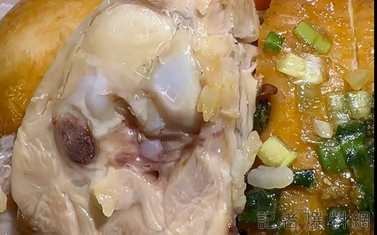 【有片】便當雞腿驚見蛆「狂蠕動」網曝可能是這原因