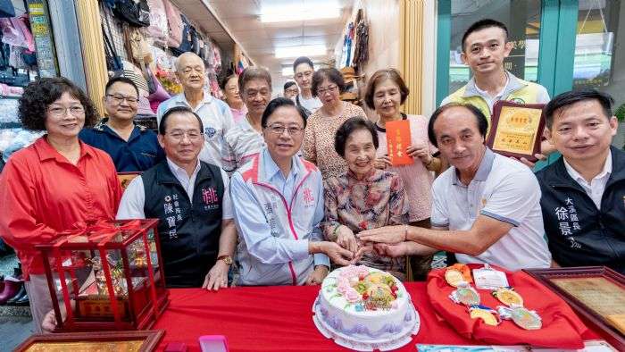 大溪103歲人瑞奶奶是運動好手 張善政贈重陽禮金 20241008160430149