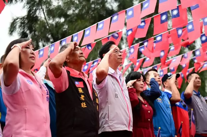 中壢國旗屋升旗典禮盛況空前 旗海飄揚展現愛國熱情 20241010141316800