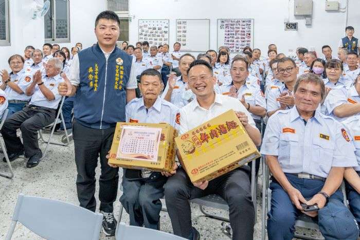 不畏辛勞維護社區治安 蘇俊賓贈慰問品勉勵守望相助大隊大溪中隊 20241014220810324